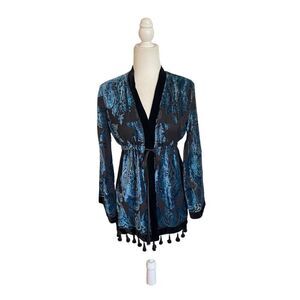 Boston Proper Blue Paisley Velvet Trim Kimono Top with Tassel Hem – Size XS